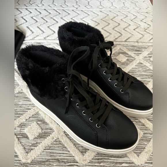 NWOT UGG KOOLABURRA SUNDELL BLACK FUZZ CHUCKA ANKLE BOOTS FAUX FUR SZ 9 - Picture 11 of 13